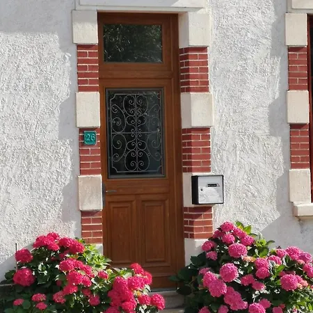 La Maison Aux Rosiers Montmarault